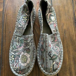 Green floral espadrilles - womens size 8